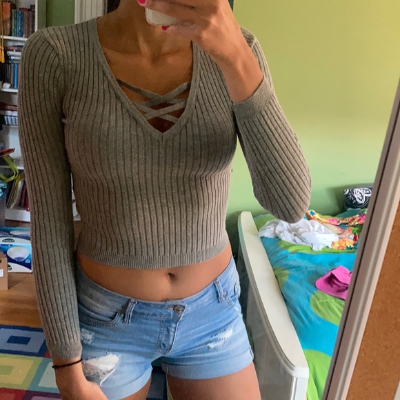 Forever 21 Long Sleeve Crop Top - Picture 2 of 10